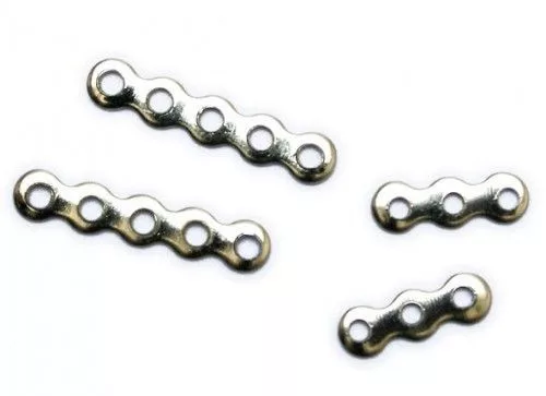 Távtartó, préselt, 5 soros, ródiumos