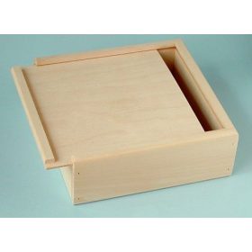 Fadoboz tolótetővel