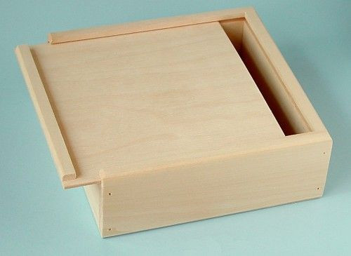 Fadoboz tolótetővel