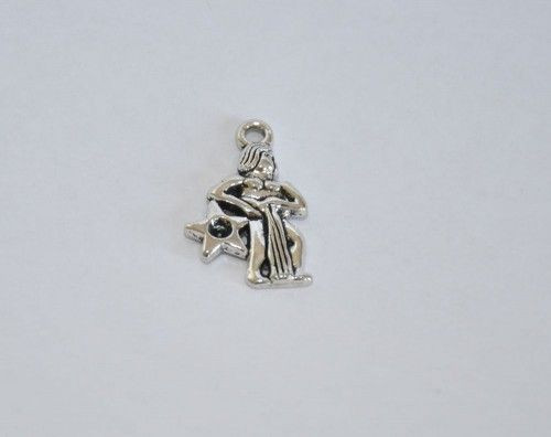 Fémmedál karabínerrel, csillagjegyek, vízöntő