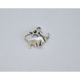 Fémmedál karabínerrel, csillagjegyek, bika