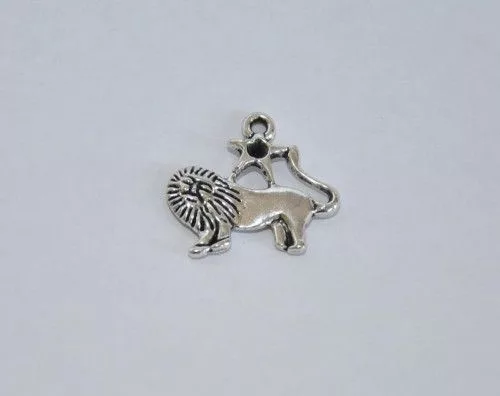 Fémmedál karabínerrel, csillagjegyek, oroszlán