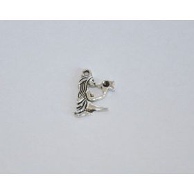 Fémmedál karabínerrel, csillagjegyek, szűz