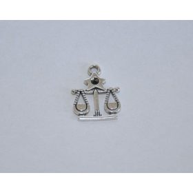 Fémmedál karabínerrel, csillagjegyek, mérleg