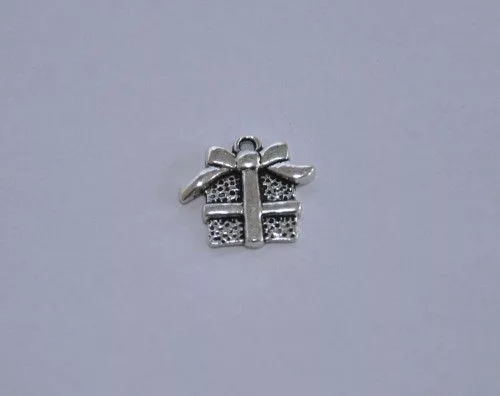 Fémmedál karabínerrel, ajándékcsomag