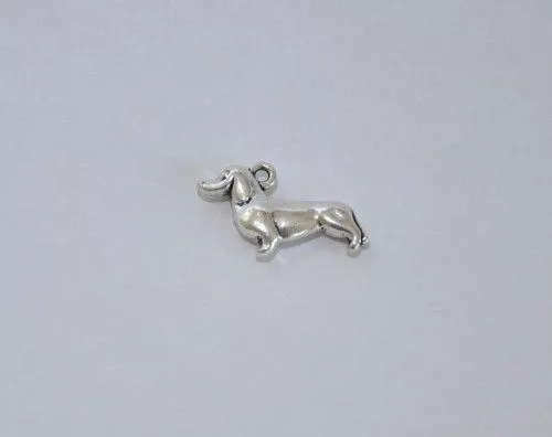 Fémmedál karabínerrel, tacskó