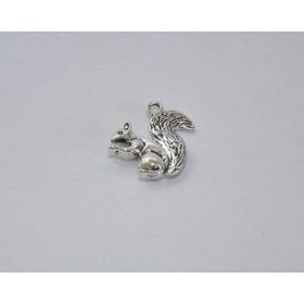 Fémmedál karabínerrel, mókus