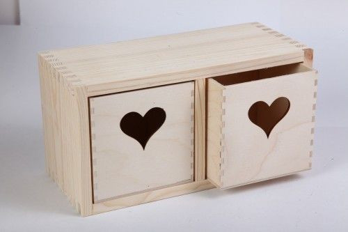 Fiókos szekrény szív kivágással