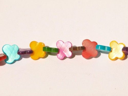 Kagylógyöngyök vegyes színben, lepke 10 mm