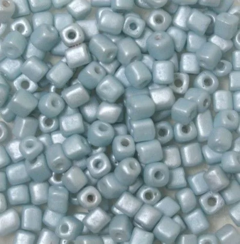 Metál kockagyöngy 4 mm vilkék 15g/cs