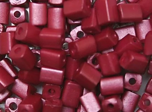 Metál kockagyöngy 4mm piros 15g/cs