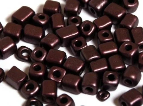 Metál kockagyöngy 4mm padlizsán 15g/cs