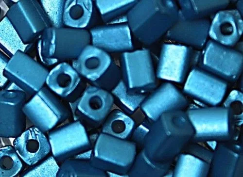 Metál kockagyöngy 4mm kék 15g/cs