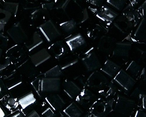 Metál kockagyöngy 4mm fekete 15g/cs