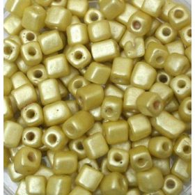 Metál kockagyöngy 4mm sárga 15g/cs