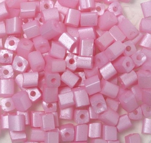 Metál kockagyöngy 4mm rózsaszín 15g/cs