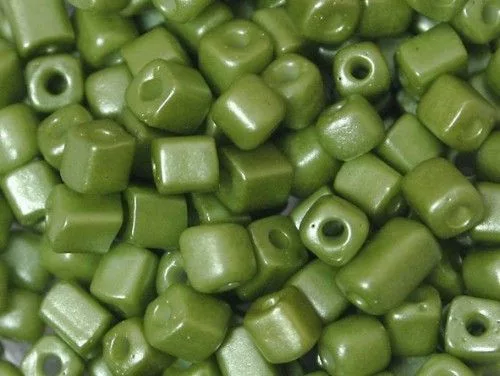 Metál kockagyöngy 4mm zöld 15g/cs