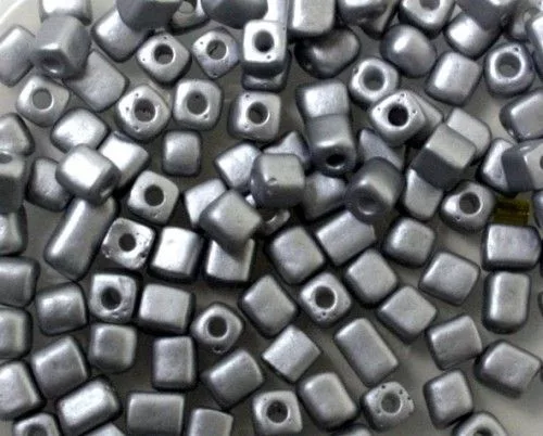 Metál kockagyöngy ezüst 15g/cs