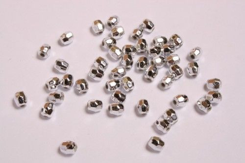 Akrilgyöngy metál, ezüst fazettázott, 50 db/cs. 6mm-es