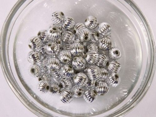 Ezüst metál akril gyöngy, bordás golyó 6mm, 50db./cs.