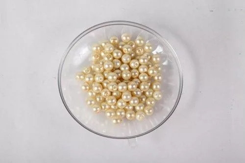 Teklagyöngy 4mm fényes ekrü