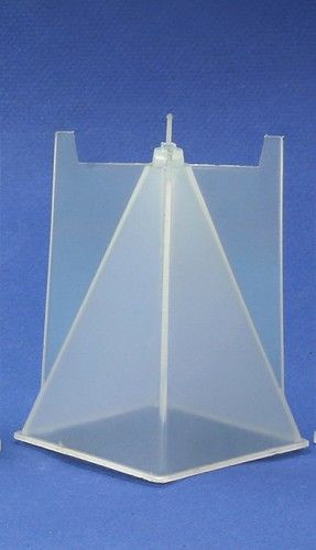 Gyertyaöntő forma piramis 6x9