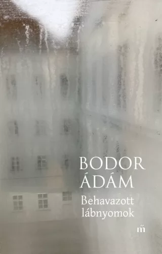 Behavazott lábnyomok